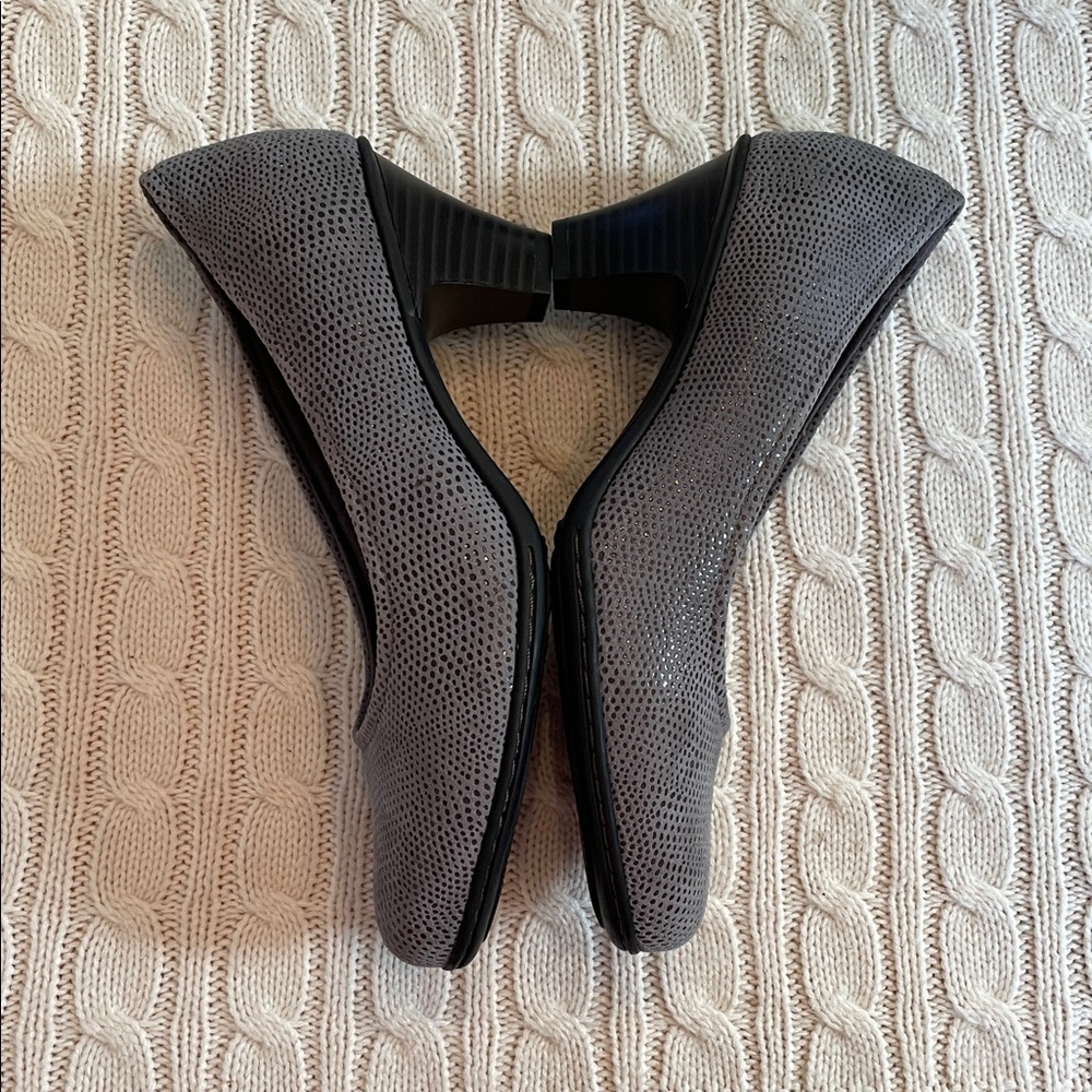 NWOT Earth Bijou 8B grey print leather suede pumps sparkle 2” heel cushion sole - Picture 10 of 15